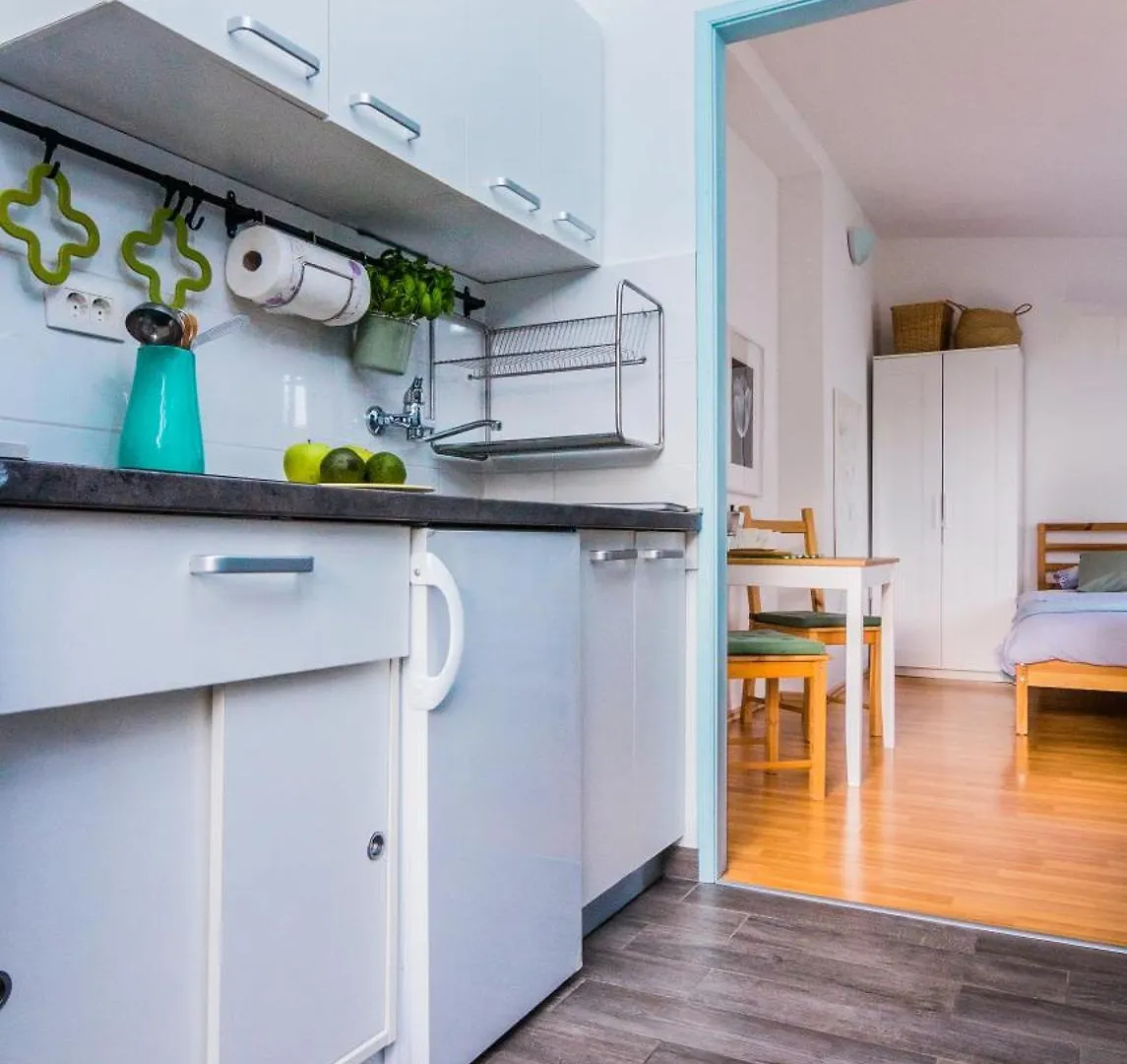 Garden Studio Near The Beach With Free Parking Pjescana Uvala Croatia